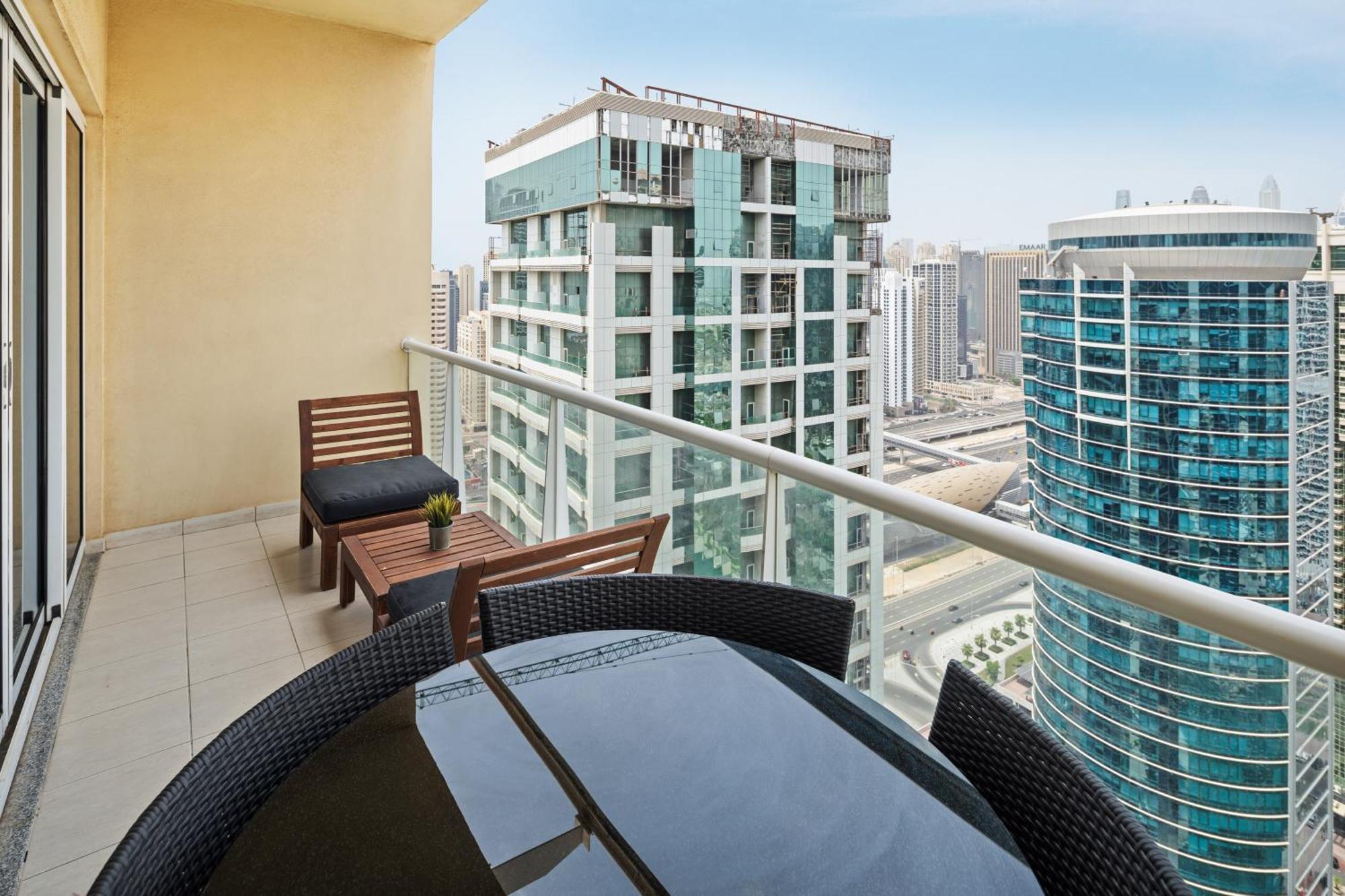 Modern & Spacious 2-Bed Condo With Panoramic Lake Views, Dual Balconies, Steps From Dubai Jlt Metro By "La Buena Vida Holiday Homes" Exterior foto